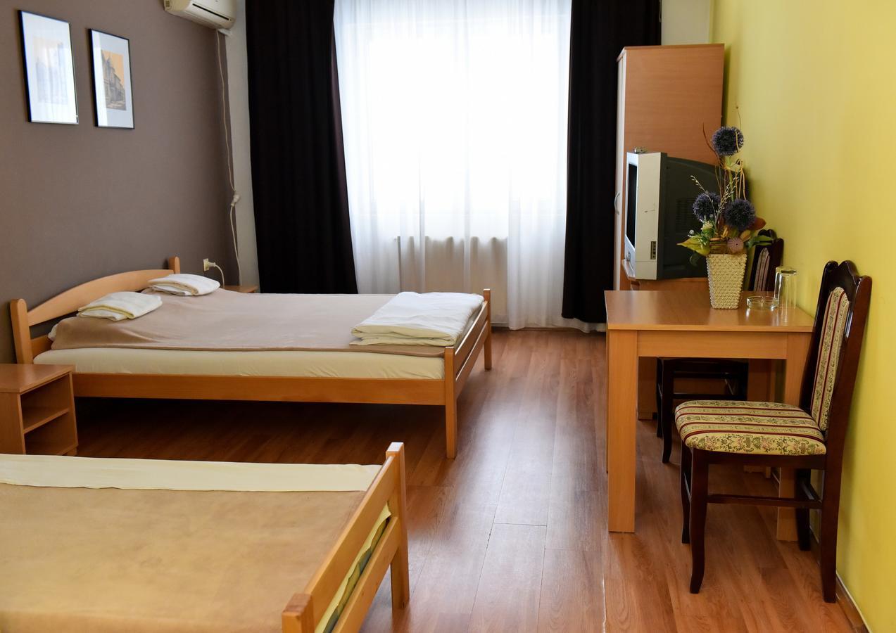 Hostel Milkaza Novi Sad Dış mekan fotoğraf